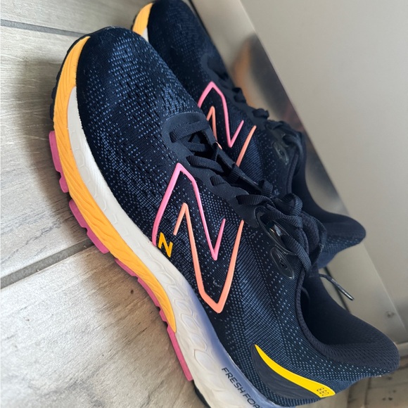 W880V12 - sz 11 - Picture 2 of 4